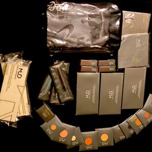 Mud brand makeup never been used or touched it’s brand new